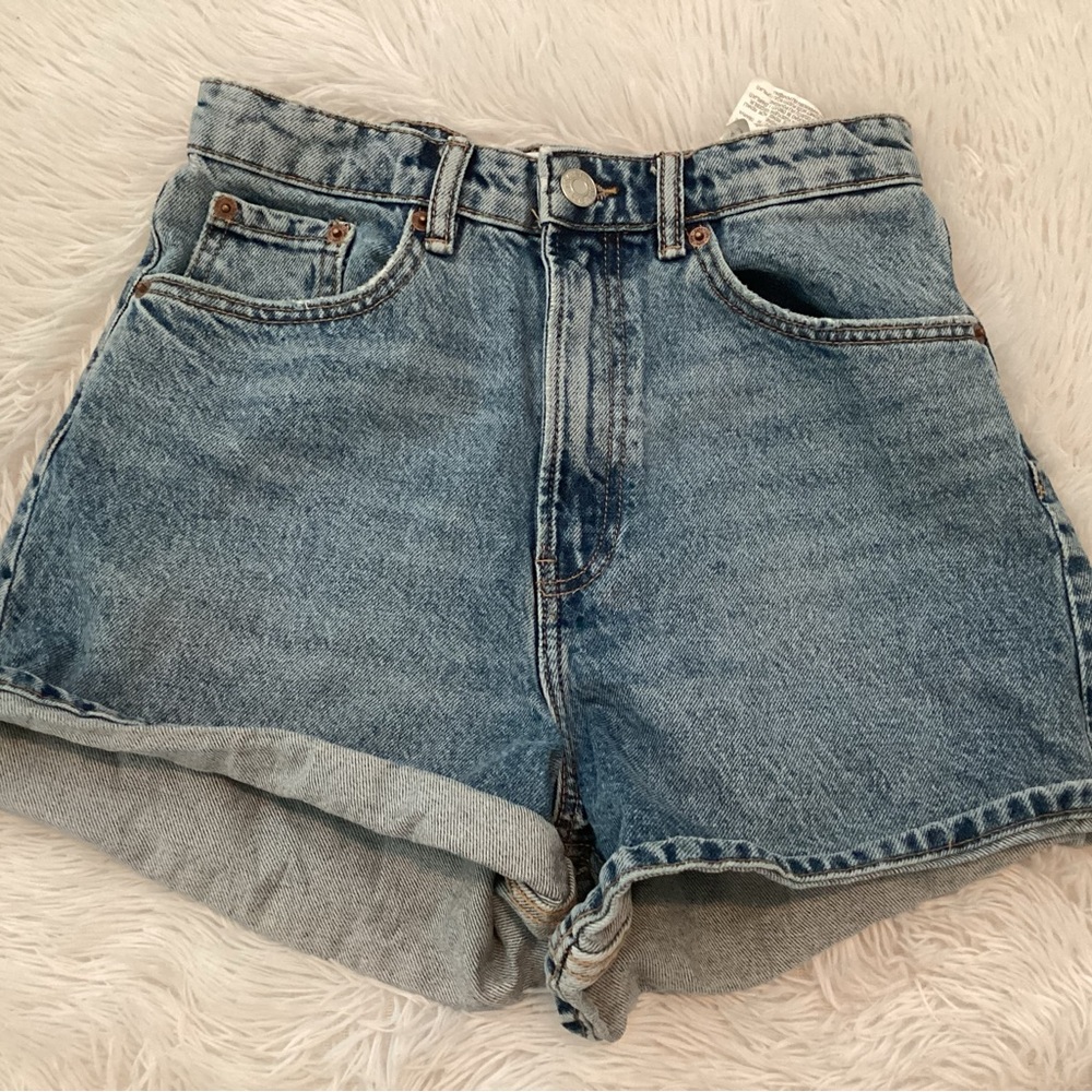 Woman’s Zara shorts